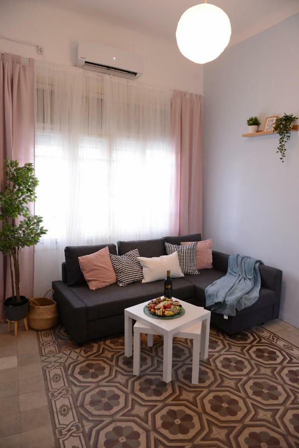 Trendy Apartments In The Heart Of Florentin With Free Netflix Tel Aviv Bagian luar foto
