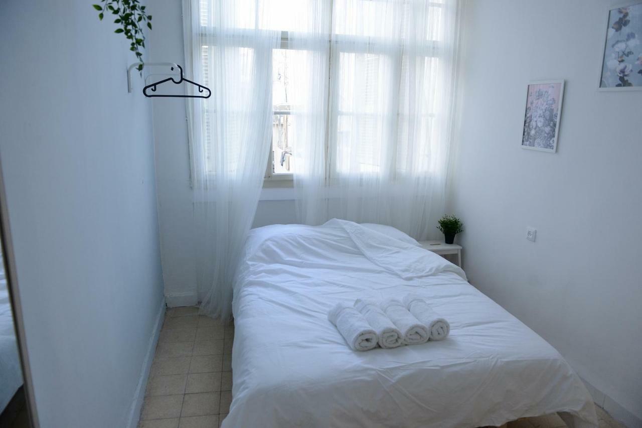 Trendy Apartments In The Heart Of Florentin With Free Netflix Tel Aviv Bagian luar foto
