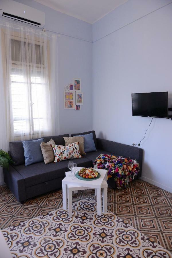 Trendy Apartments In The Heart Of Florentin With Free Netflix Tel Aviv Ruang foto